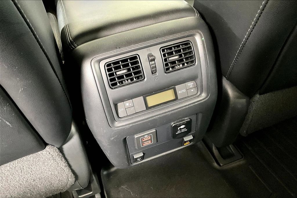 Used 2018 Nissan Pathfinder Platinum image 35