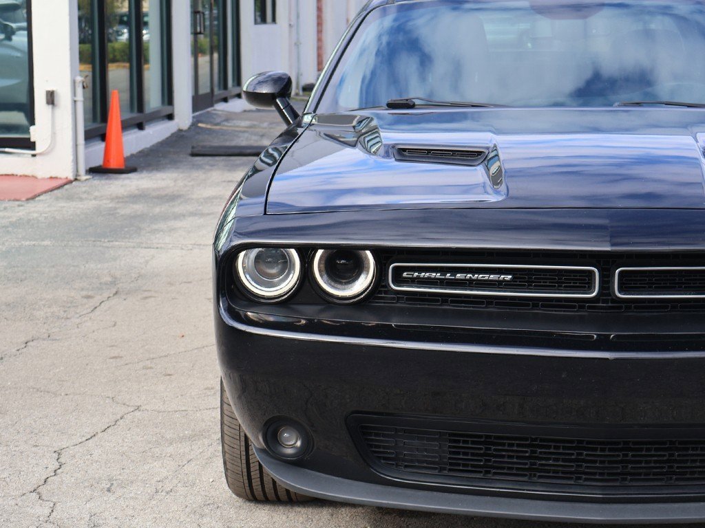 Used 2017 Dodge Challenger R/T image 8