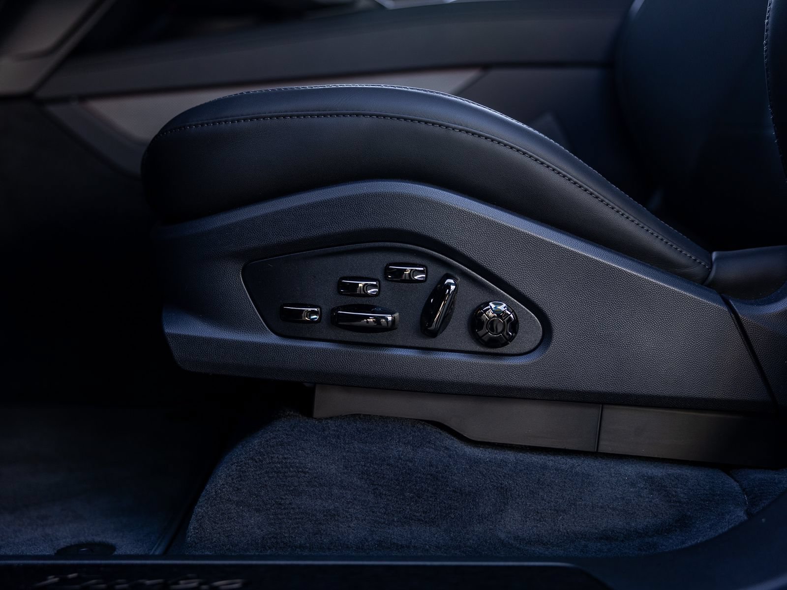 New 2026 Porsche Cayenne Turbo AWD/4WD image 44