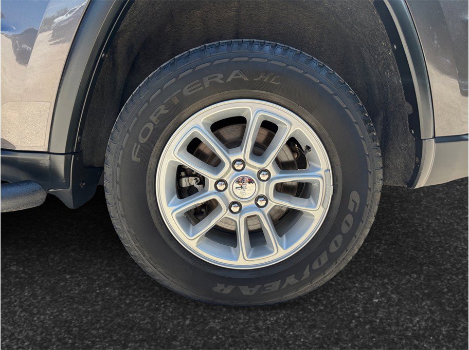 Used 2019 Jeep Grand Cherokee Laredo AWD/4WD image 13