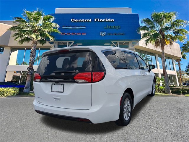 New 2026 Chrysler Voyager LX image 5