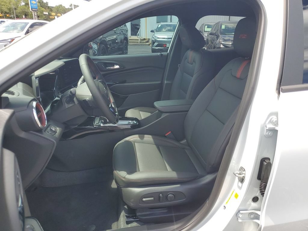 New 2026 Chevrolet Trax RS w/ Sunroof Package FWD image 17