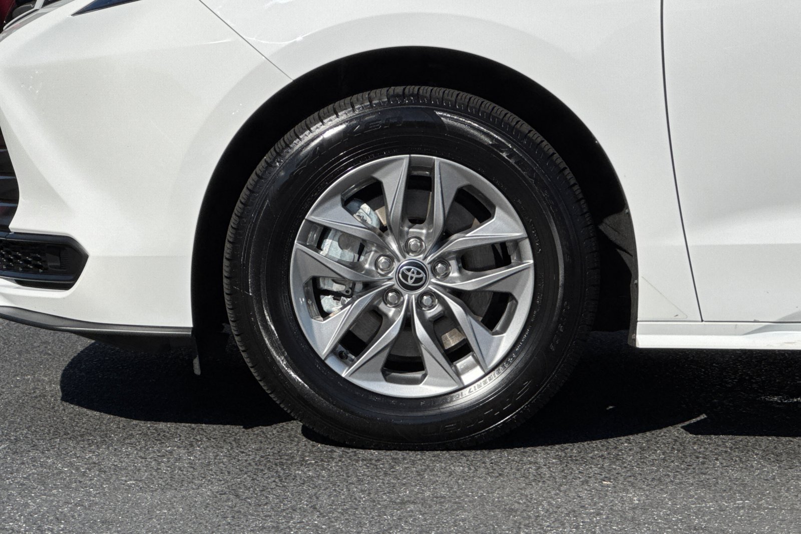 Used 2026 Toyota Sienna LE FWD image 12