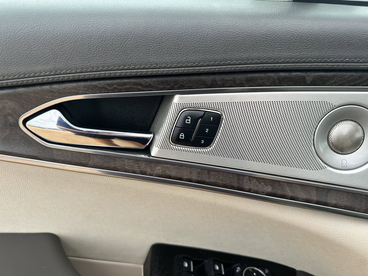 Used 2016 Lincoln MKX Reserve w/ Luxury Package FWD image 11