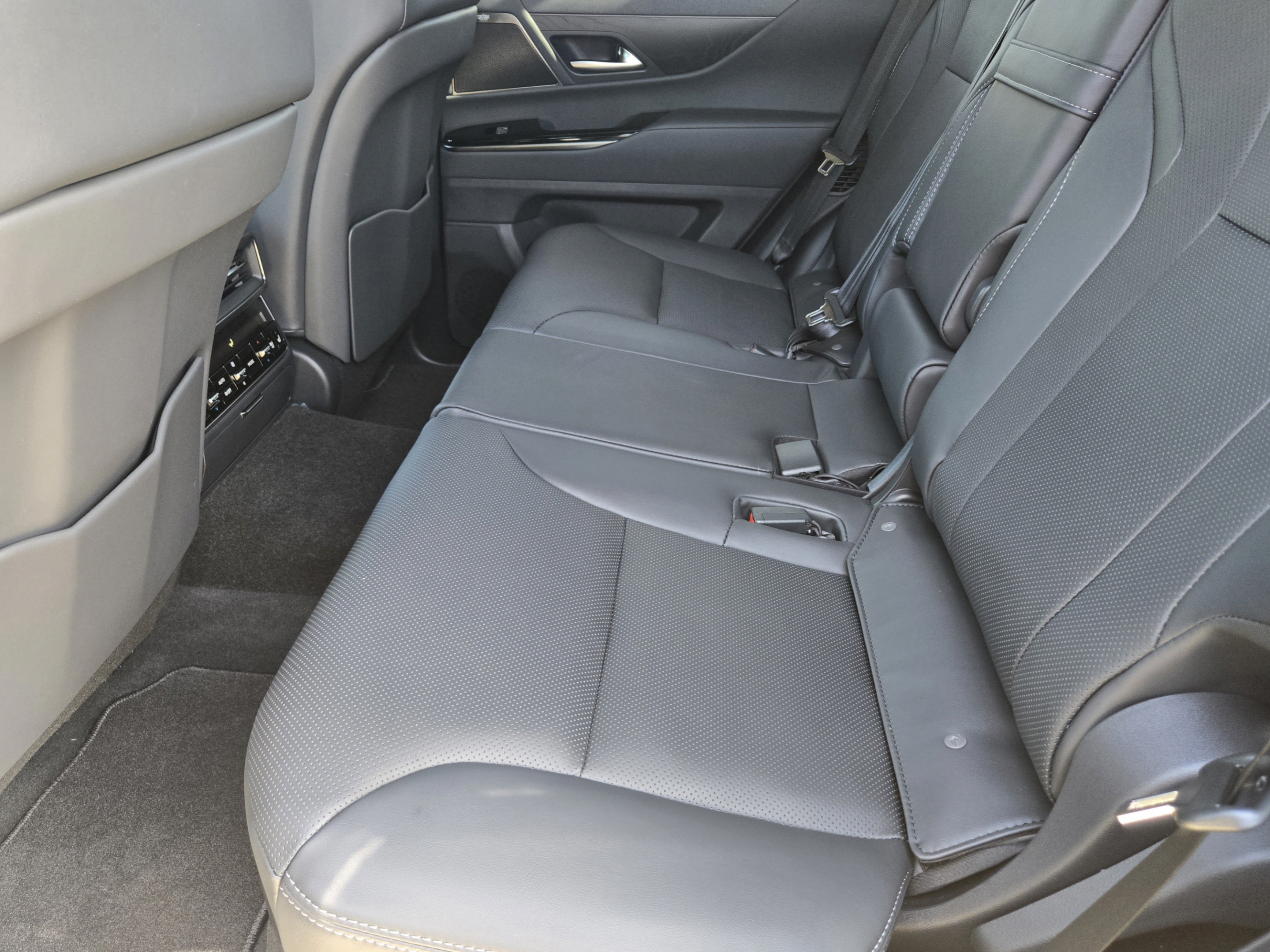 New 2026 Lexus LX 700h Luxury w/ Appearance Package AWD/4WD image 17
