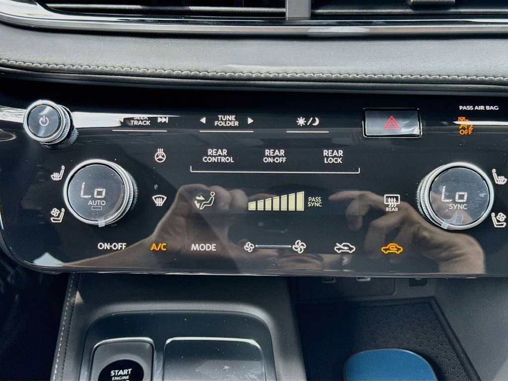 Used 2027 INFINITI QX60 Luxe w/ Cargo Package FWD image 17