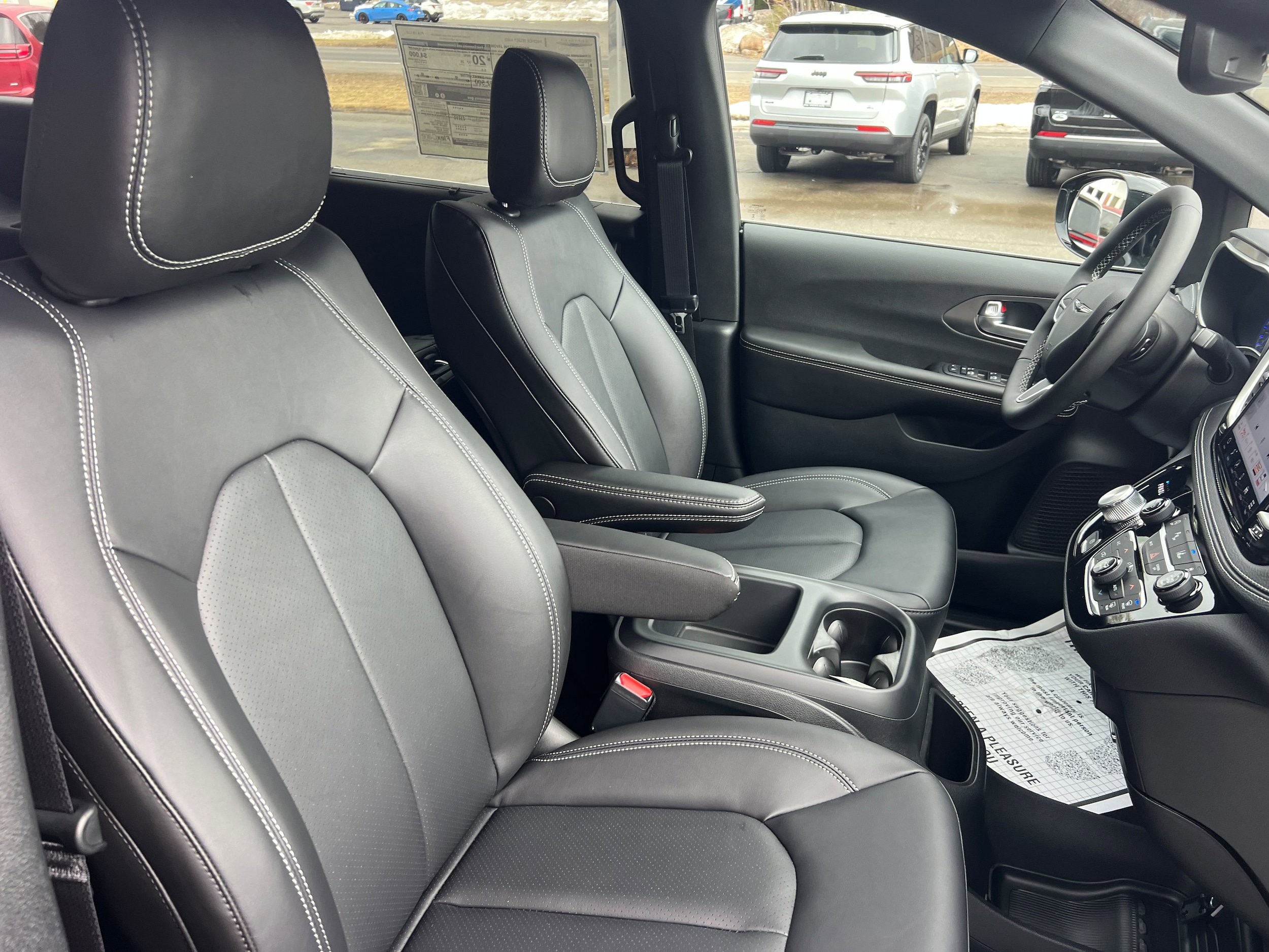 New 2026 Chrysler Pacifica Select image 18