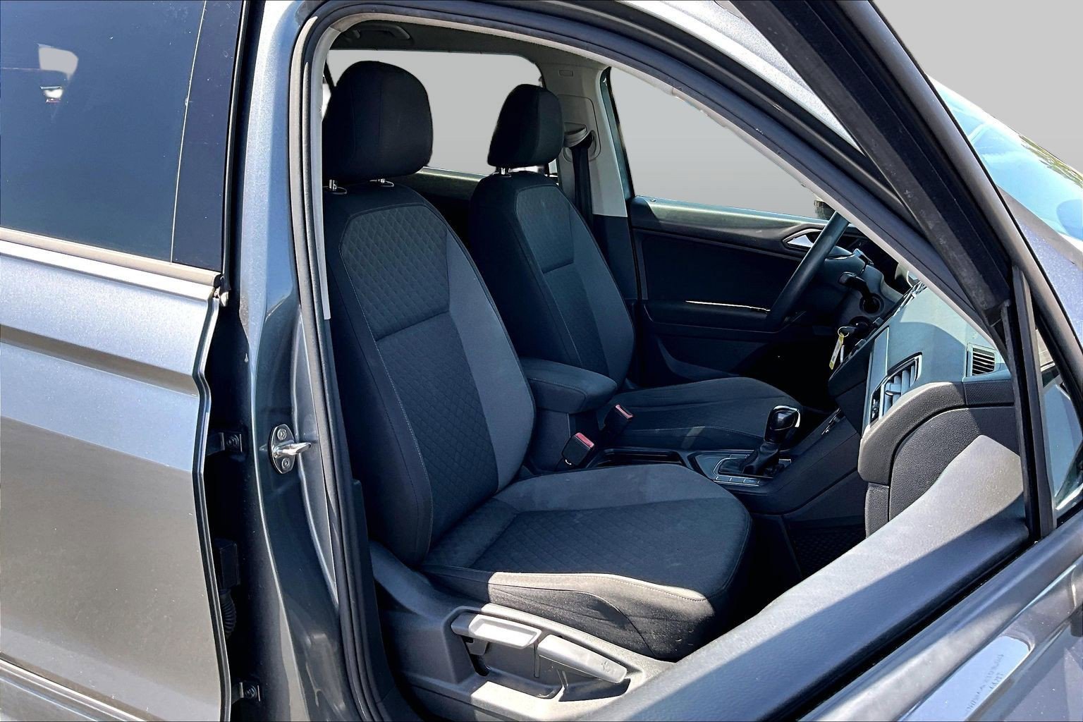 Used 2019 Volkswagen Tiguan S FWD image 3
