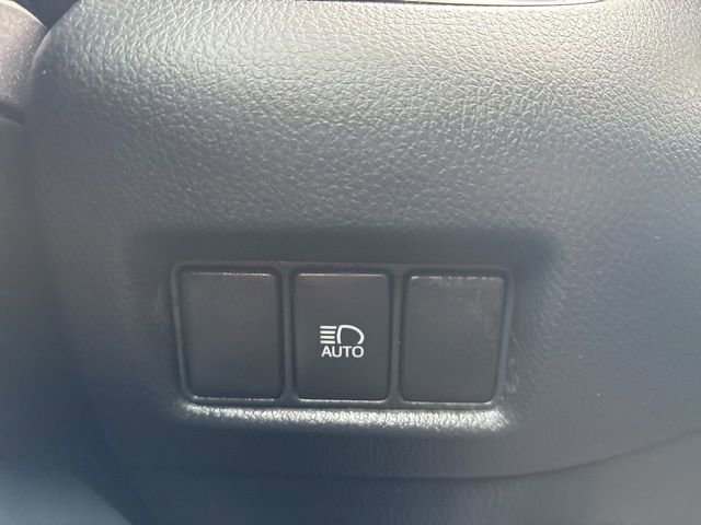 Used 2020 Toyota C-HR LE FWD image 15