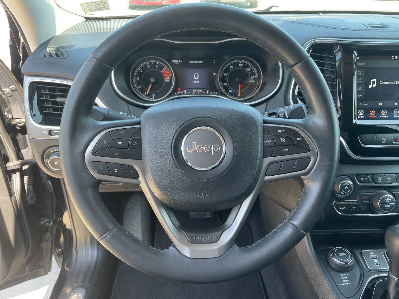 Used 2019 Jeep Cherokee Limited image 32