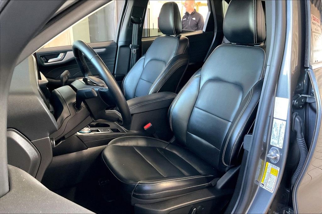 Used 2024 Ford Escape Platinum AWD/4WD image 3