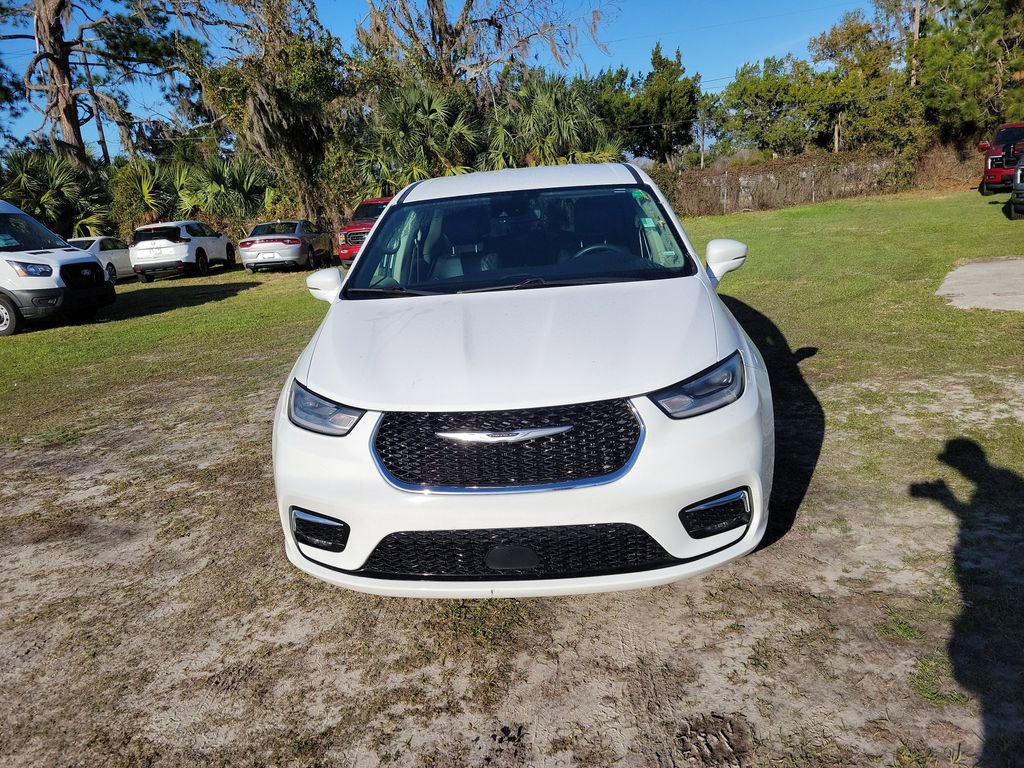 Used 2022 Chrysler Pacifica Touring-L image 5