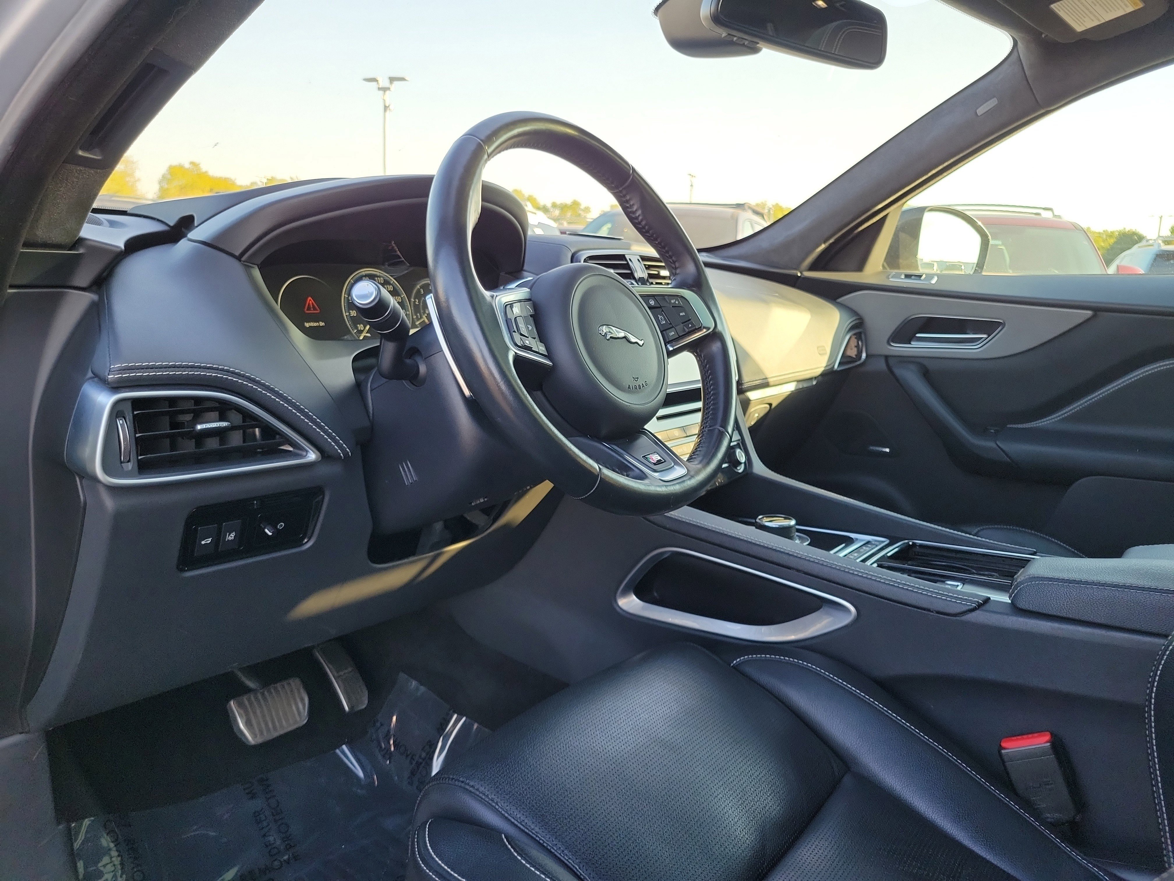 Used 2018 Jaguar F-PACE S image 19