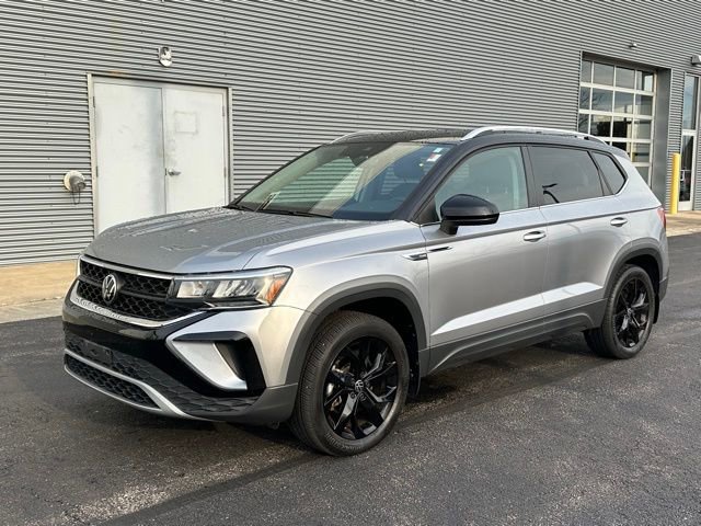 Certified 2023 Volkswagen Taos SE w/ Panoramic Sunroof Package image 3