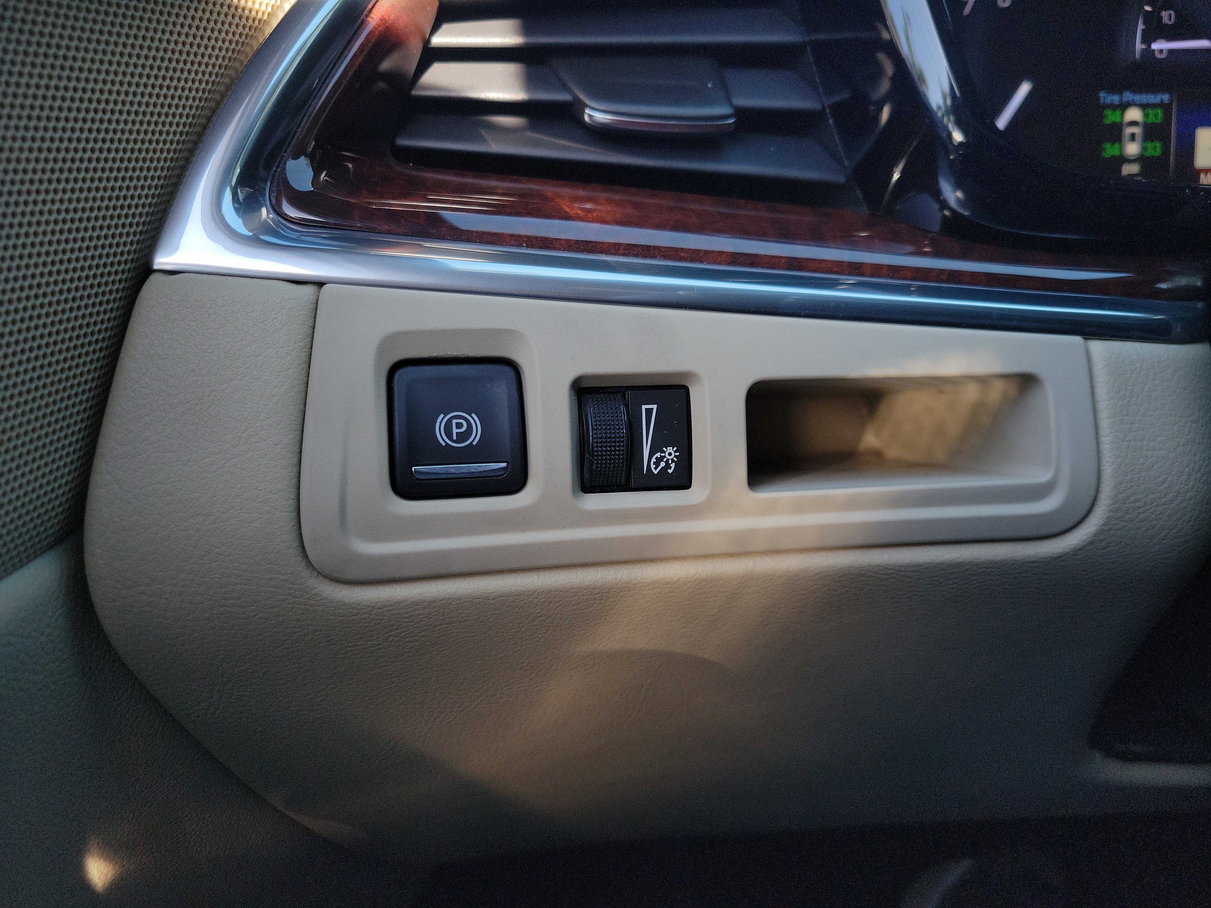 Used 2017 Cadillac XT5 Luxury w/ Driver Awareness Package image 30