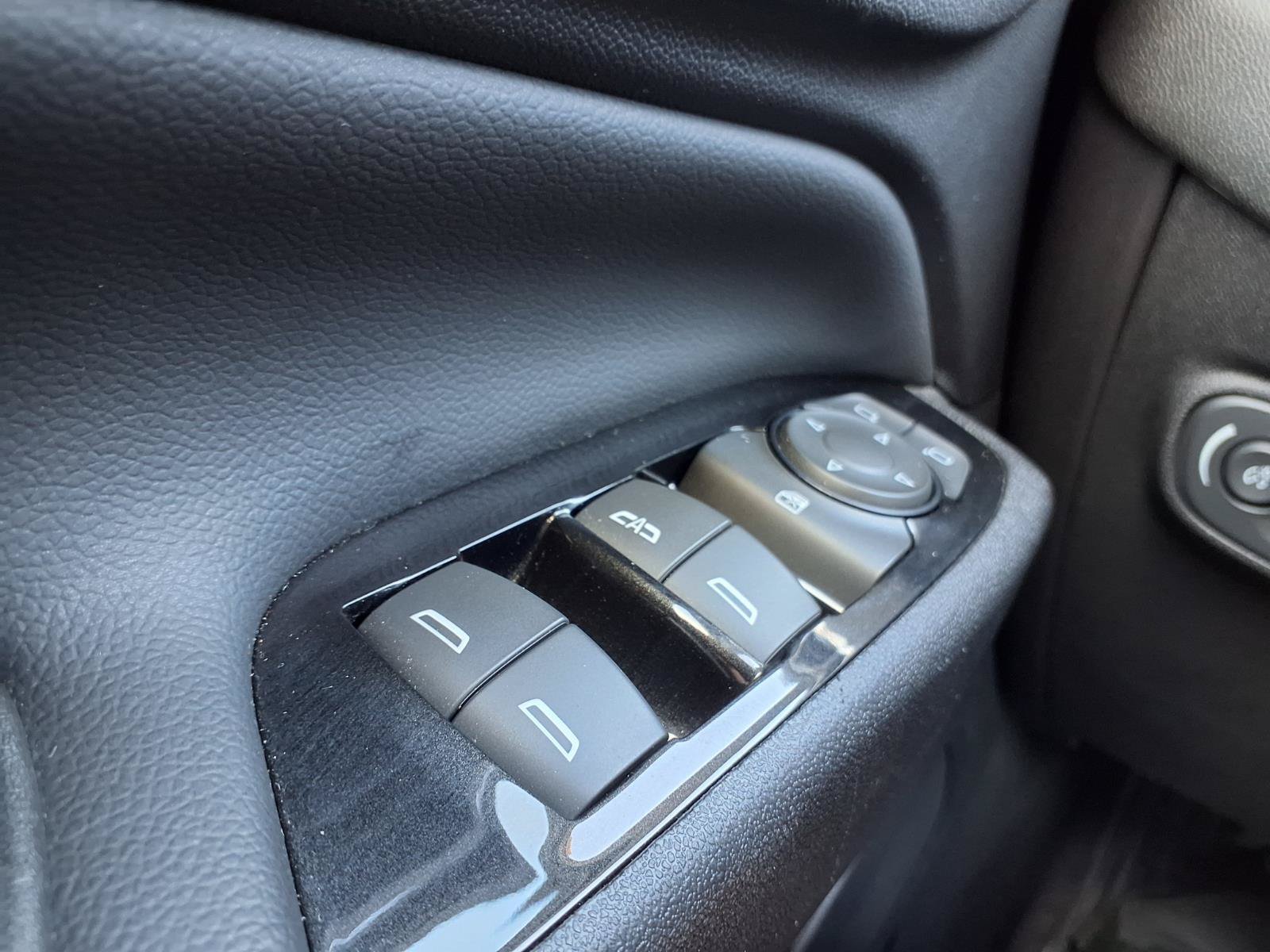 Used 2022 Chevrolet Equinox Premier FWD image 19
