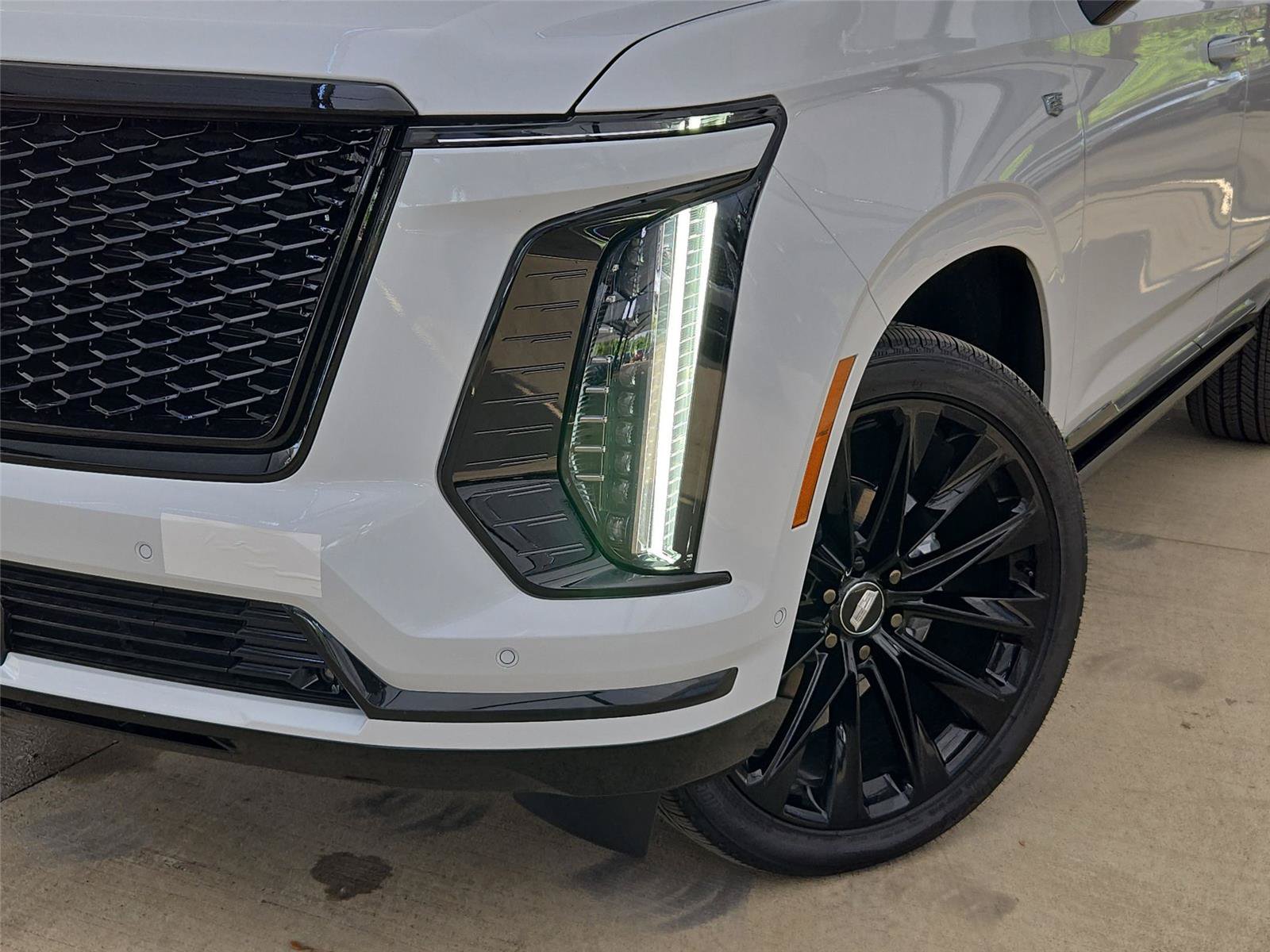 New 2026 Cadillac Escalade Platinum Sport w/ LPO, ONYX Package AWD/4WD image 7