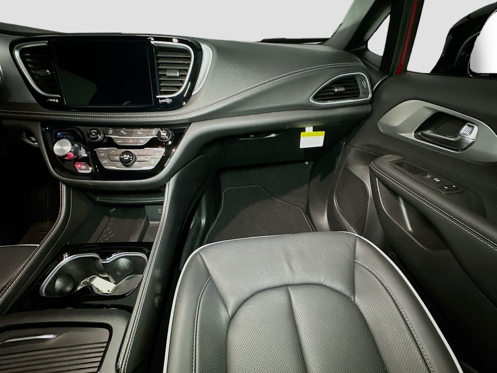 New 2026 Chrysler Pacifica Limited w/ S Appearance Package image 27