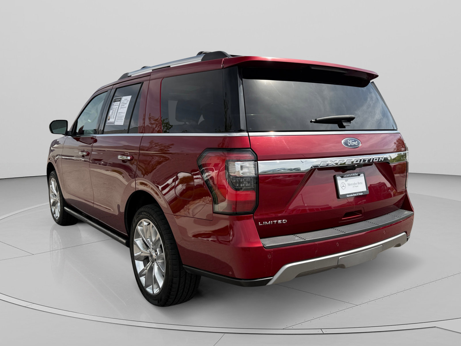 Used 2019 Ford Expedition Limited w/ Equipment Group 302A image 3