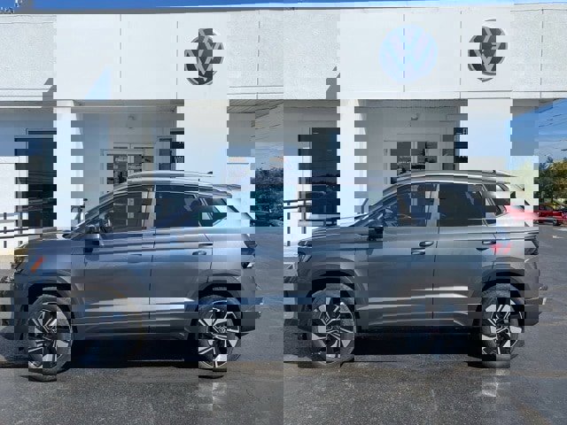 New 2025 Volkswagen Taos SE image 15