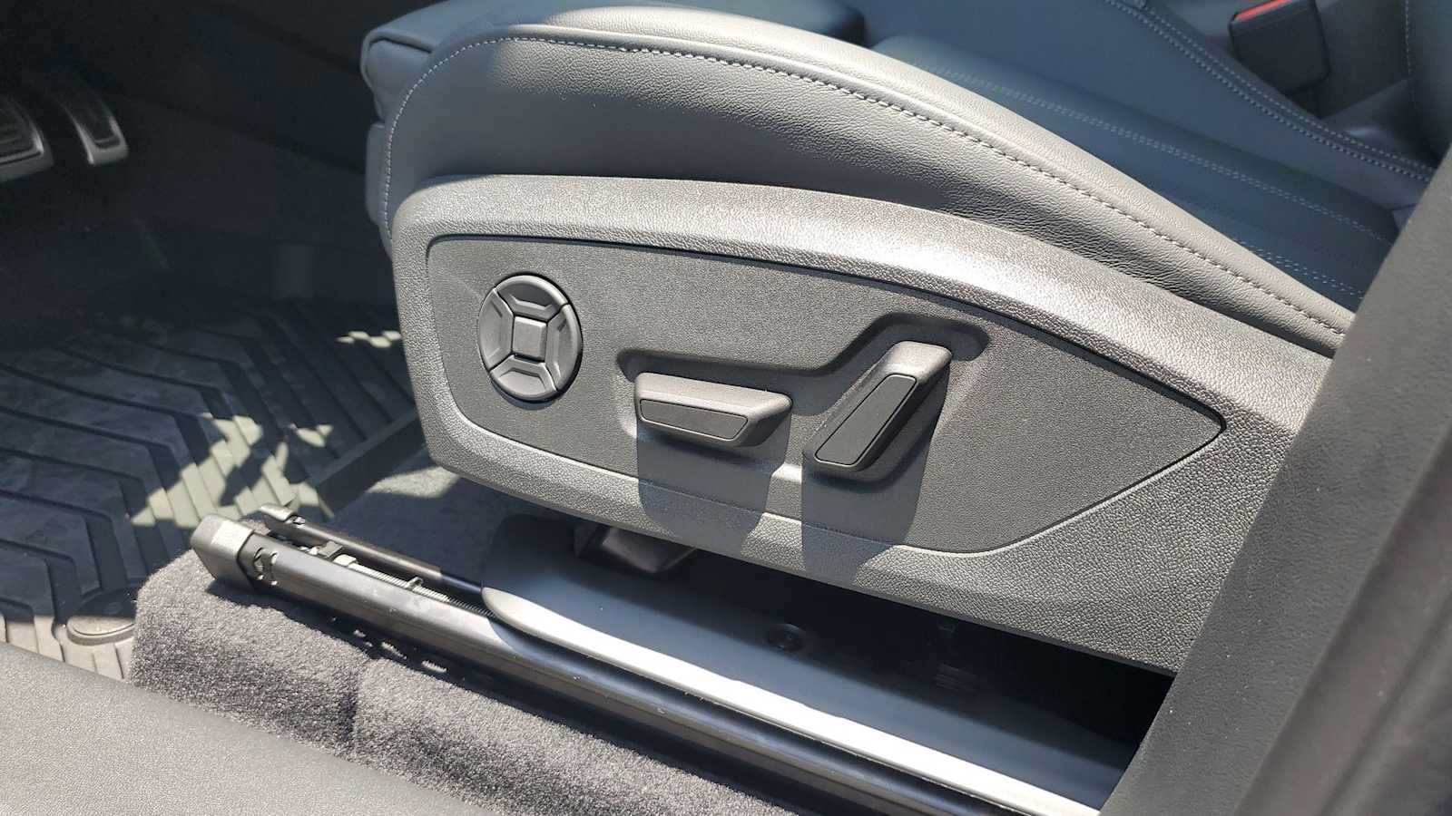 New 2027 Audi SQ6 e-tron Premium Plus AWD/4WD image 17