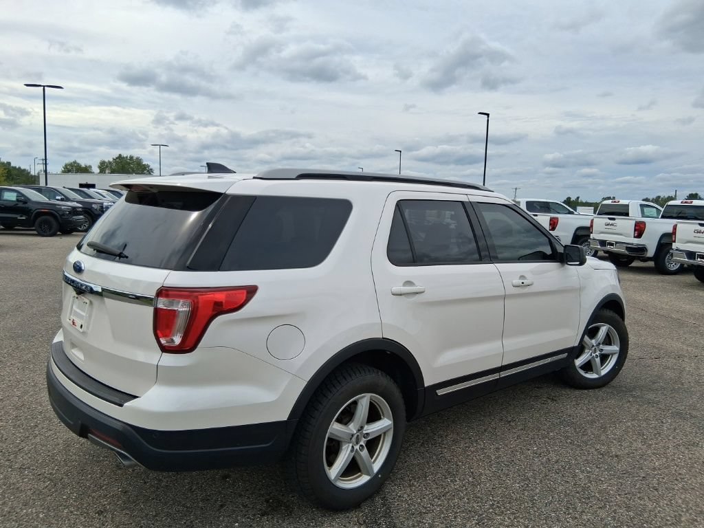 Used 2018 Ford Explorer XLT FWD image 5