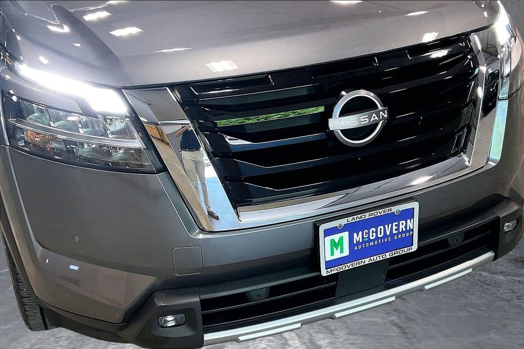 Used 2022 Nissan Pathfinder Platinum w/ Cargo Package AWD/4WD image 34