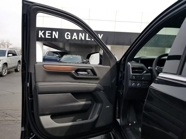 New 2026 GMC Yukon XL Denali w/ Denali Reserve Package image 9