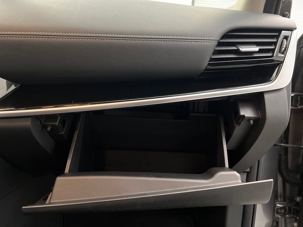 Used 2025 Nissan Rogue SL image 26