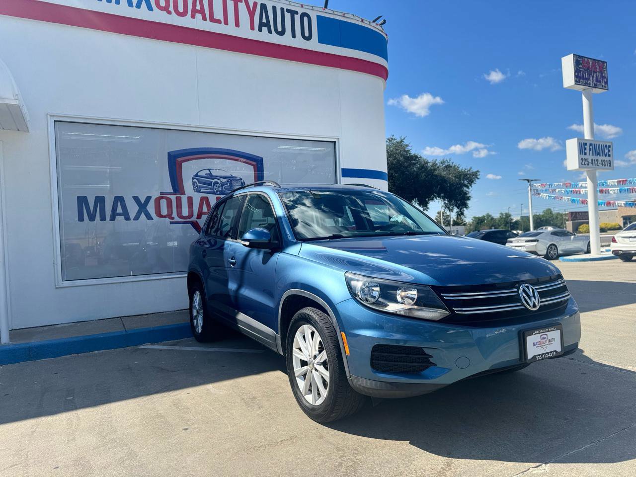 Used 2017 Volkswagen Tiguan Limited w/ Premium Package image 9