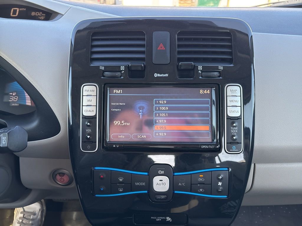 Used 2011 Nissan Leaf SL FWD image 37