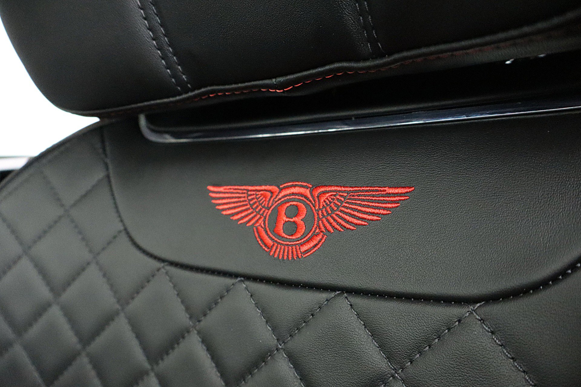 Certified 2017 Bentley Bentayga image 35