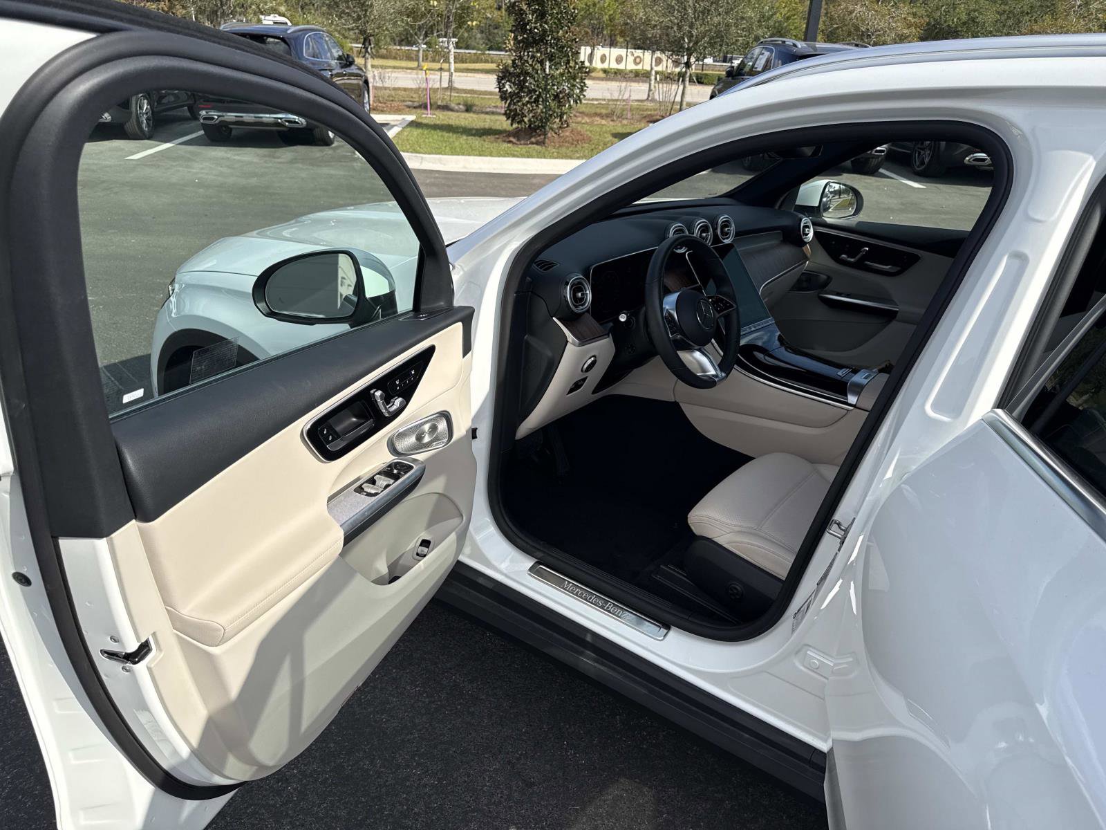 Used 2025 Mercedes-Benz GLC 300 image 19