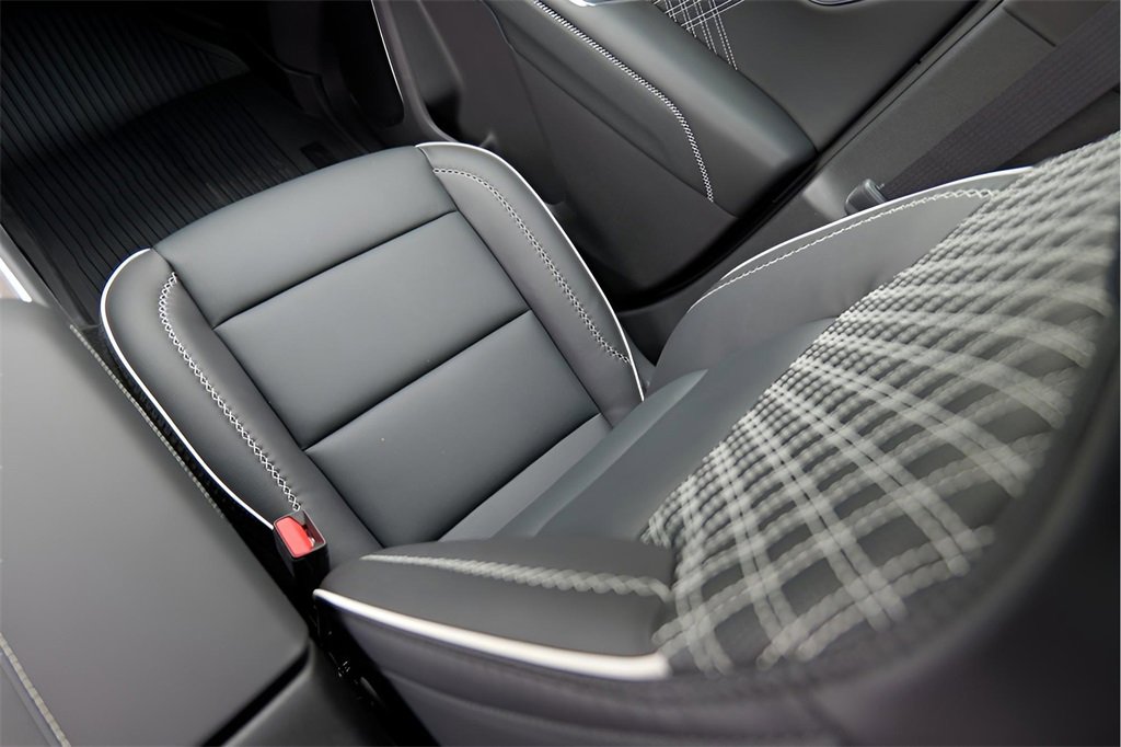 New 2026 GMC Acadia Denali w/ Super Cruise Package image 27