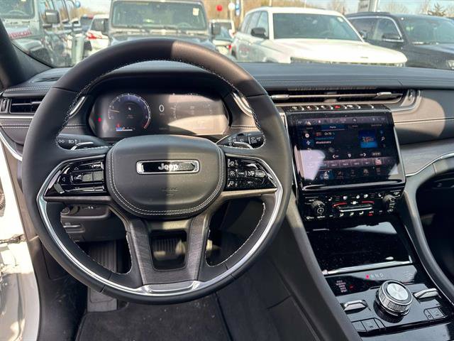 Certified 2025 Jeep Grand Cherokee Overland w/ Luxury Tech Group IV image 16