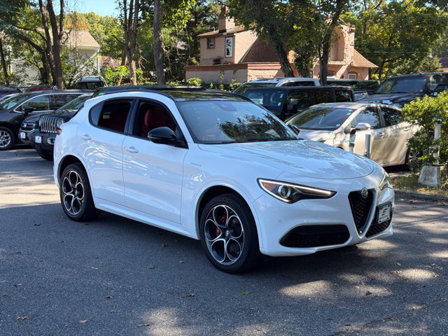 Used 2023 Alfa Romeo Stelvio Veloce AWD/4WD image 1
