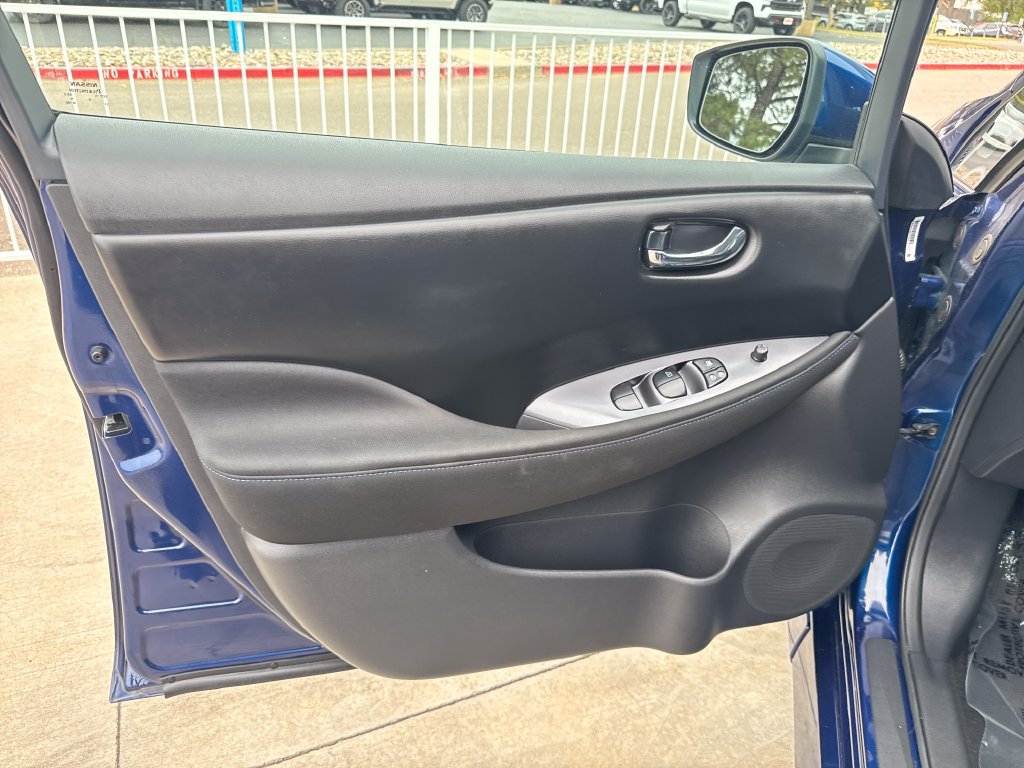 Used 2025 Nissan Leaf S FWD image 10