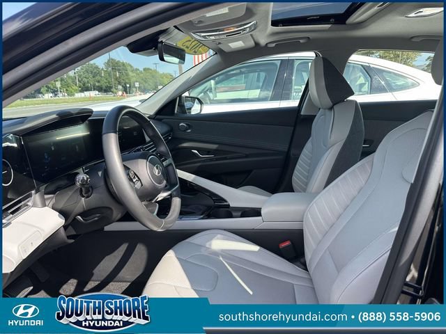 Certified 2025 Hyundai Elantra Limited w/ Cargo Package FWD image 18