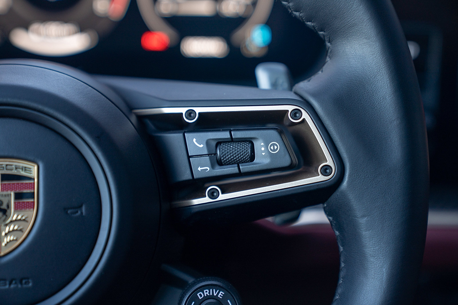 Certified 2025 Porsche Cayenne Coupe AWD/4WD image 8