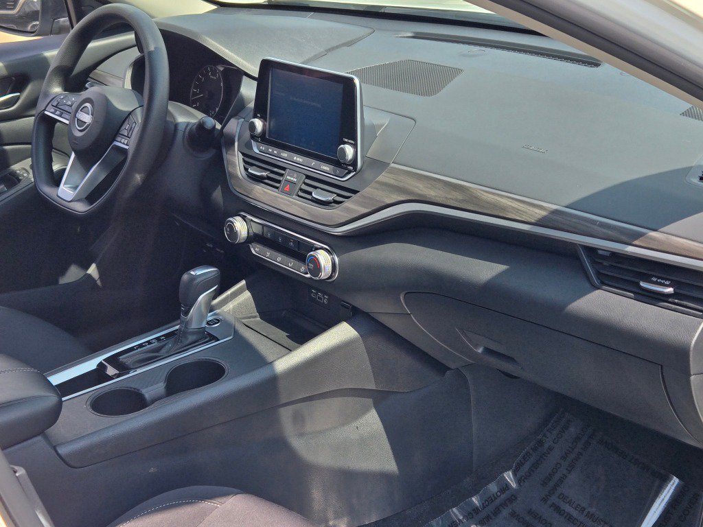 Used 2025 Nissan Altima 2.5 SV FWD image 8