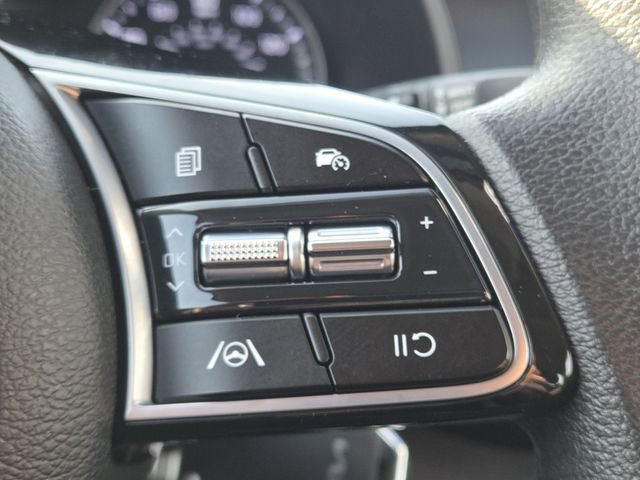 Used 2023 Kia Forte LXS image 10