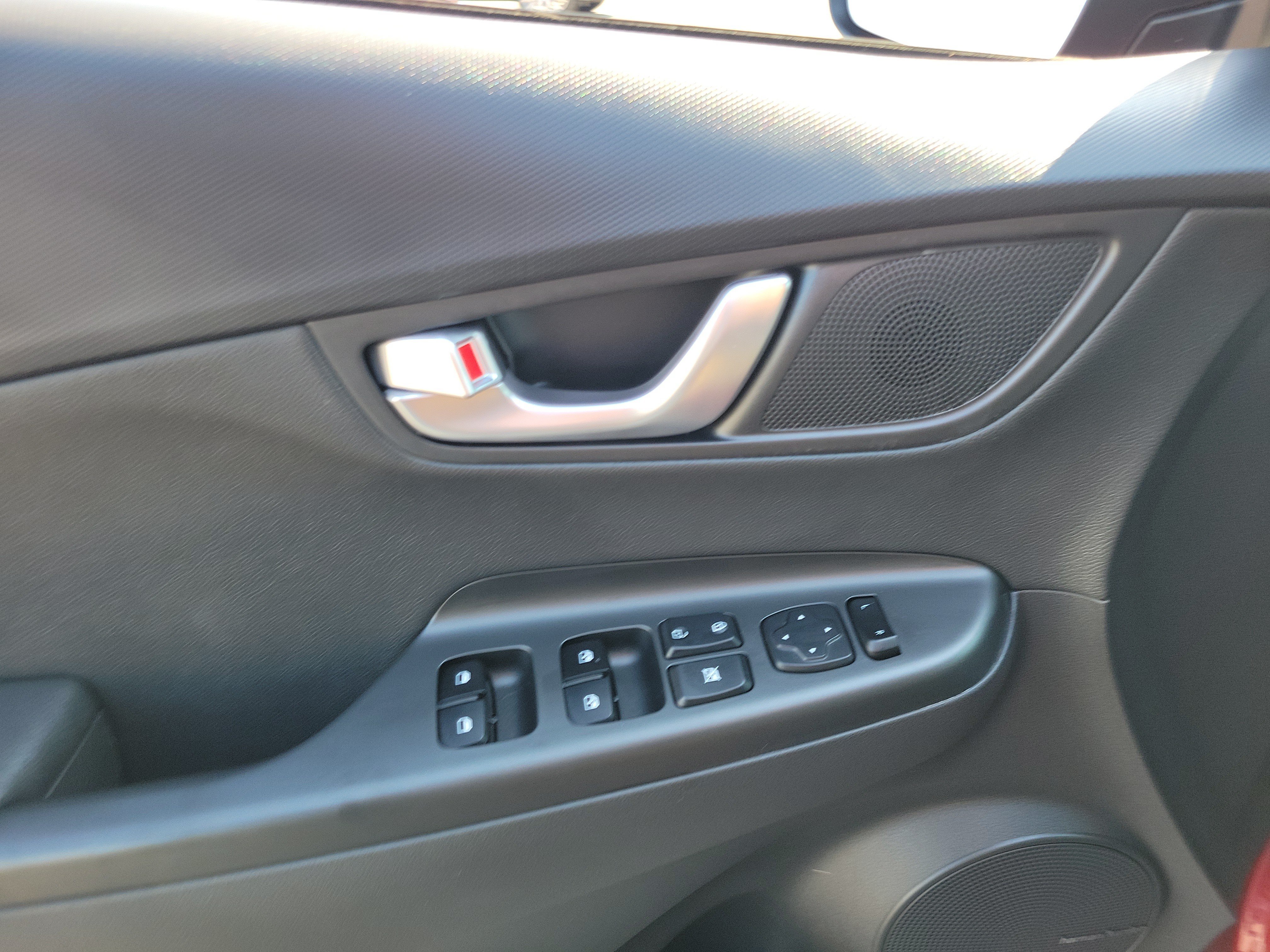 Used 2022 Hyundai Kona Limited FWD image 17