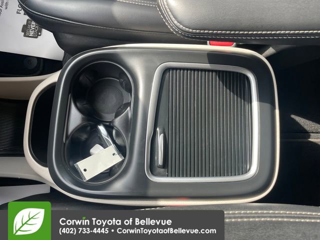 Used 2023 Chrysler Pacifica Touring-L image 15