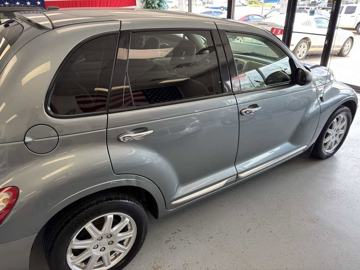 Used 2010 Chrysler PT Cruiser w/ Convenience Group image 12