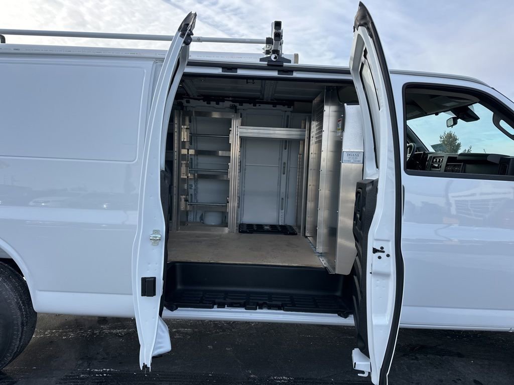 Used 2025 Chevrolet Express 2500 Extended w/ Communications Package image 20