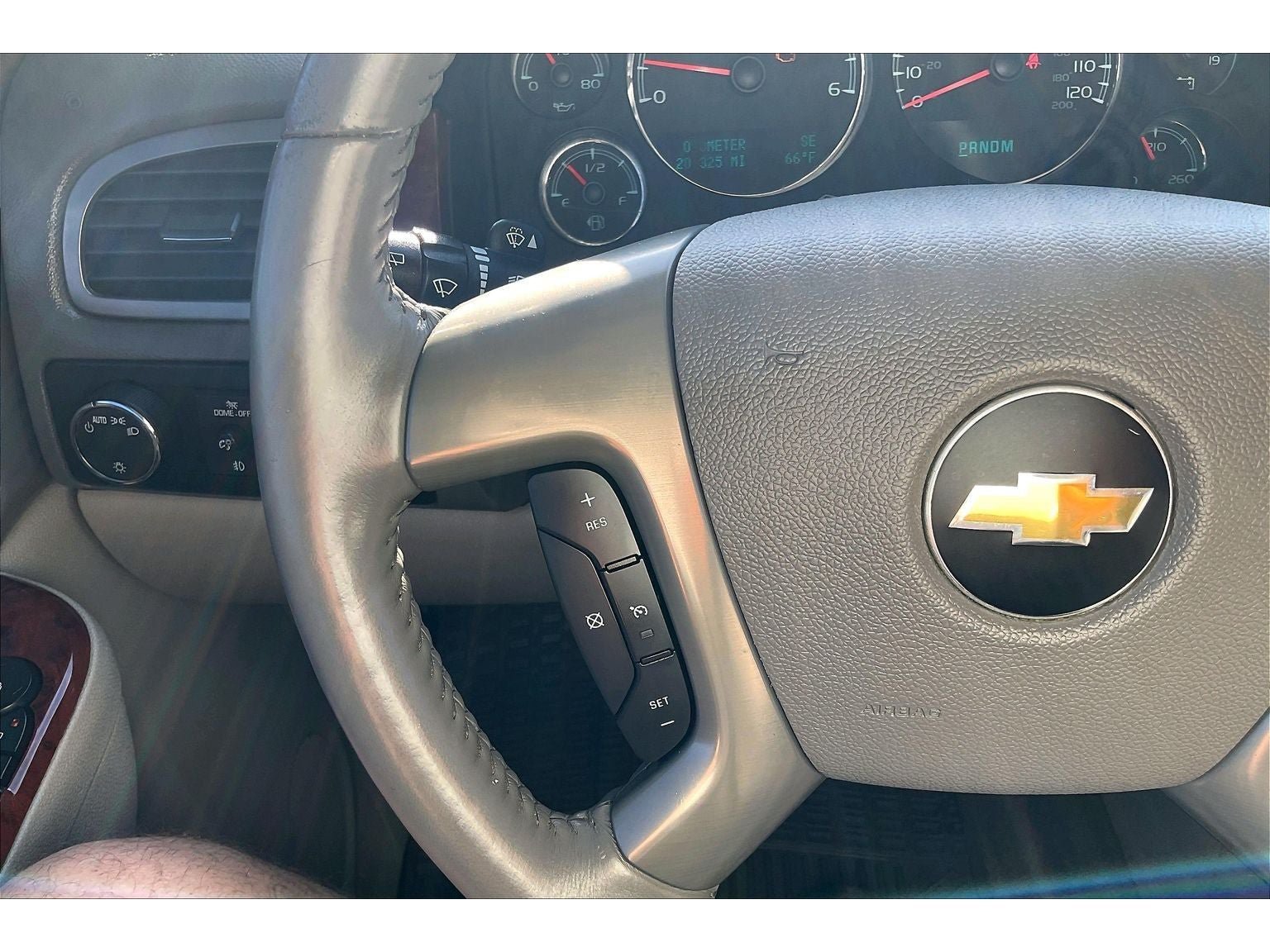 Used 2014 Chevrolet Tahoe LT w/ Luxury Package AWD/4WD image 19