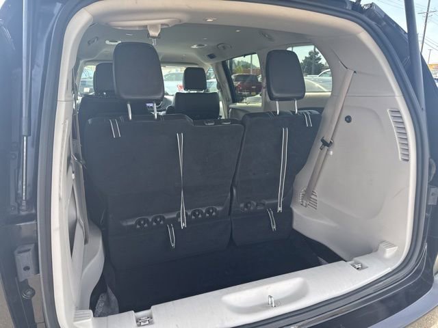 Used 2023 Chrysler Pacifica Touring-L FWD image 14