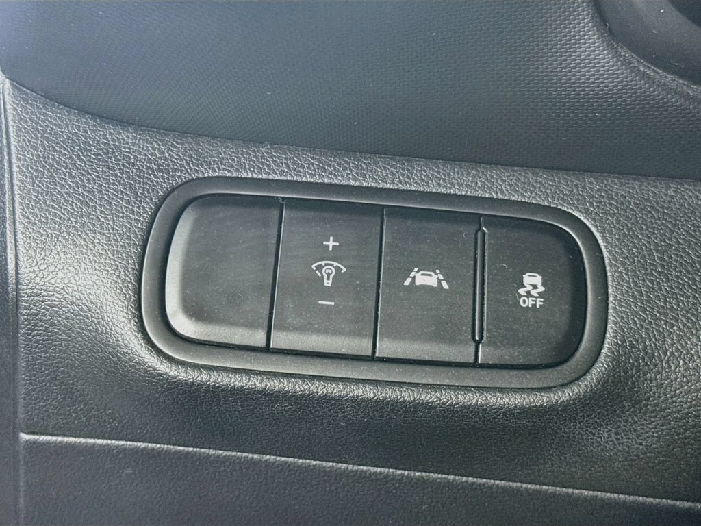 Certified 2022 Hyundai Venue Limited FWD image 19