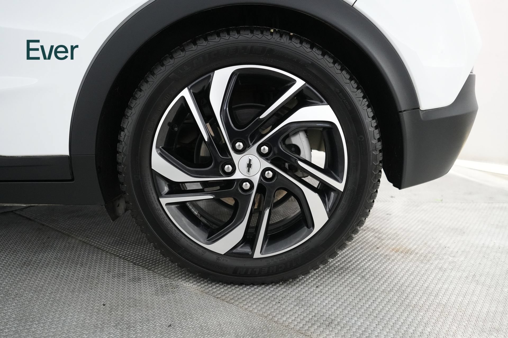 Used 2023 Chevrolet Bolt LT w/ Infotainment Package FWD image 9