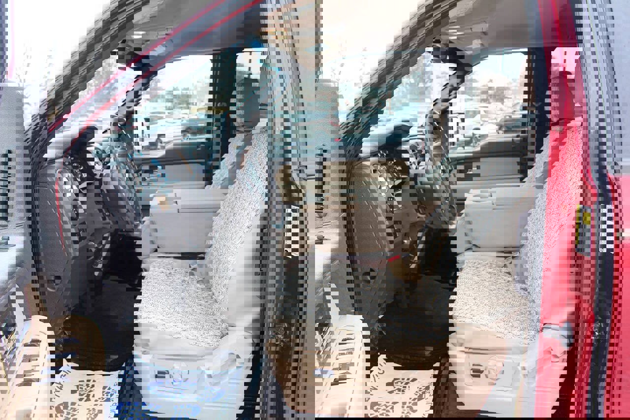 Used 2013 Ford F150 XLT w/ XLT Chrome Pkg image 8